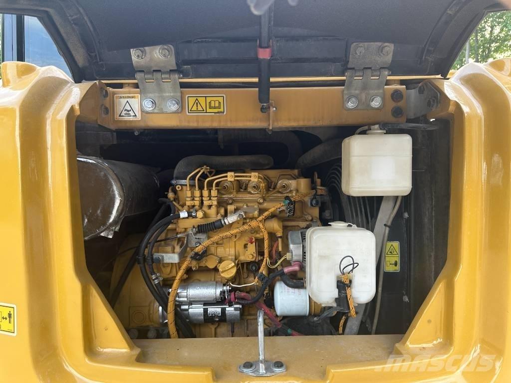 CAT 307E2 حفارات زحافة