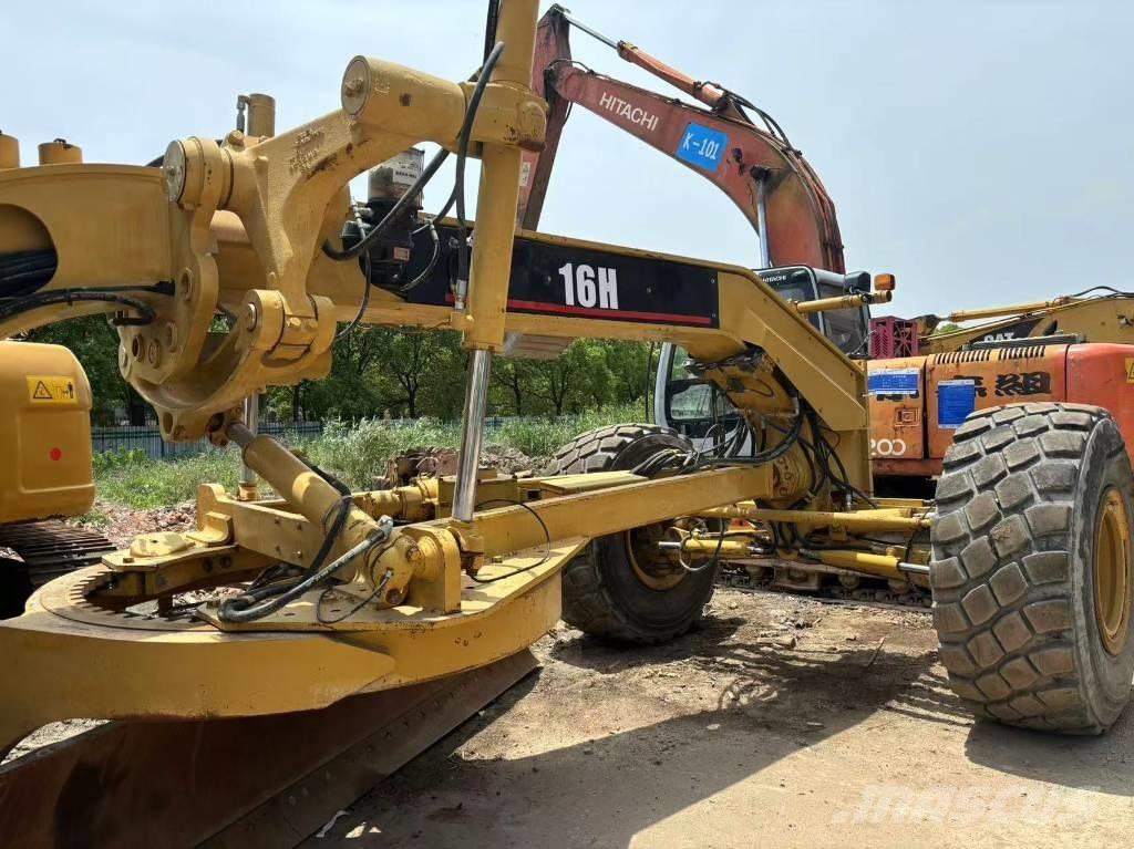 CAT 16 H معدات تمهيد الطرق