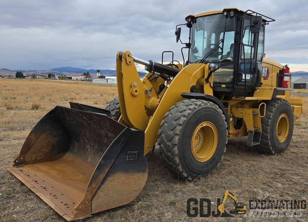 CAT 930M لوادر بعجل