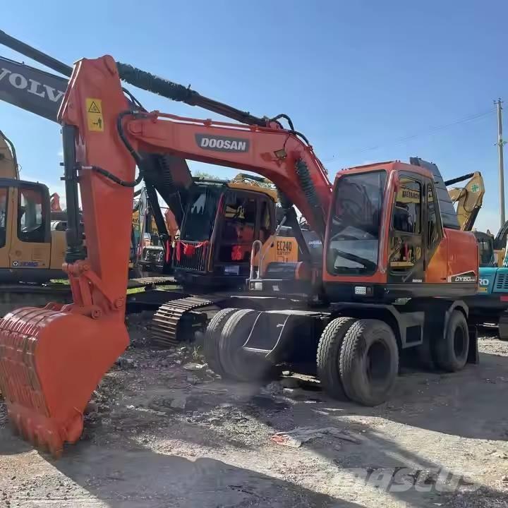 Doosan DX150W حفارات بعجل
