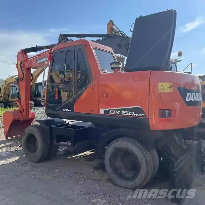 Doosan DX150W حفارات بعجل