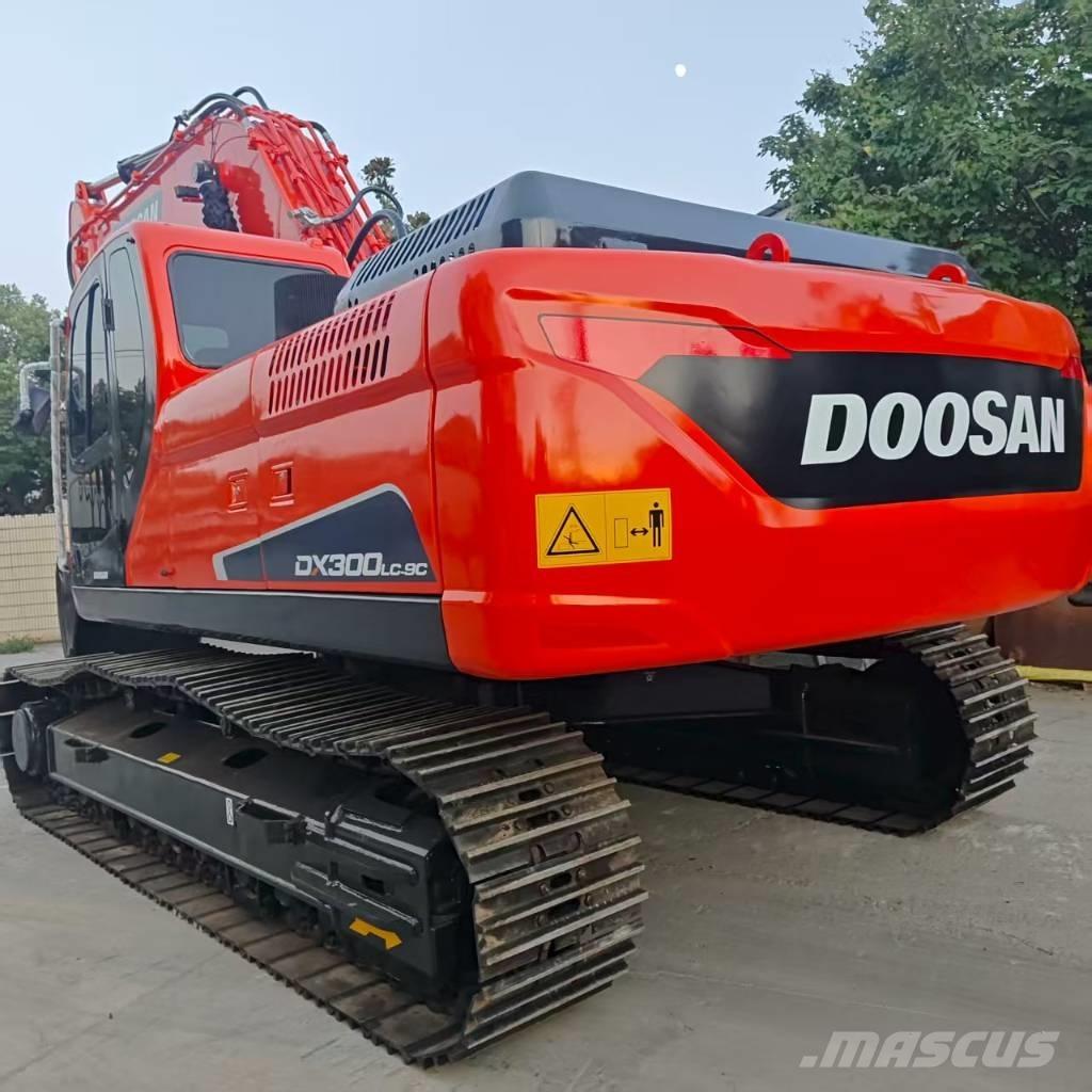 Doosan DX 300 LC حفارات زحافة