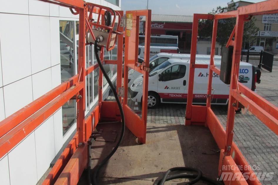 JLG 180-12 رافعات مقصية الشكل