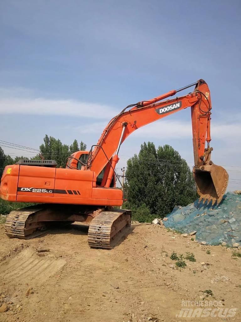 Doosan dx225 حفارات زحافة