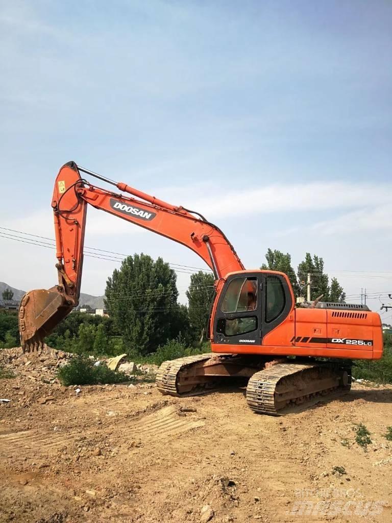 Doosan dx225 حفارات زحافة