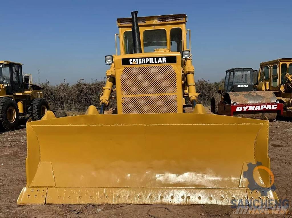 CAT D 8 K بلدوزرات مجنزرة