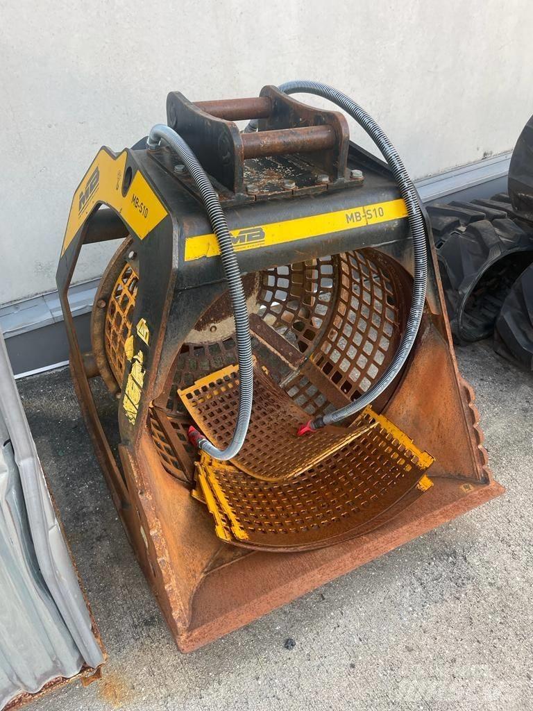 MB Crusher S 10 غرابيل