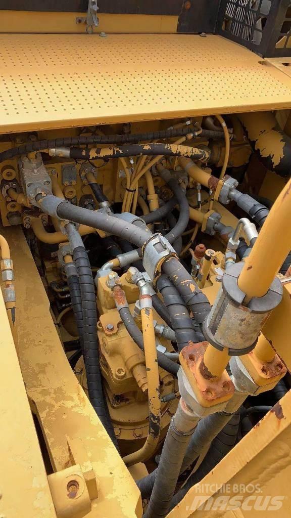 CAT 349 D حفارات زحافة