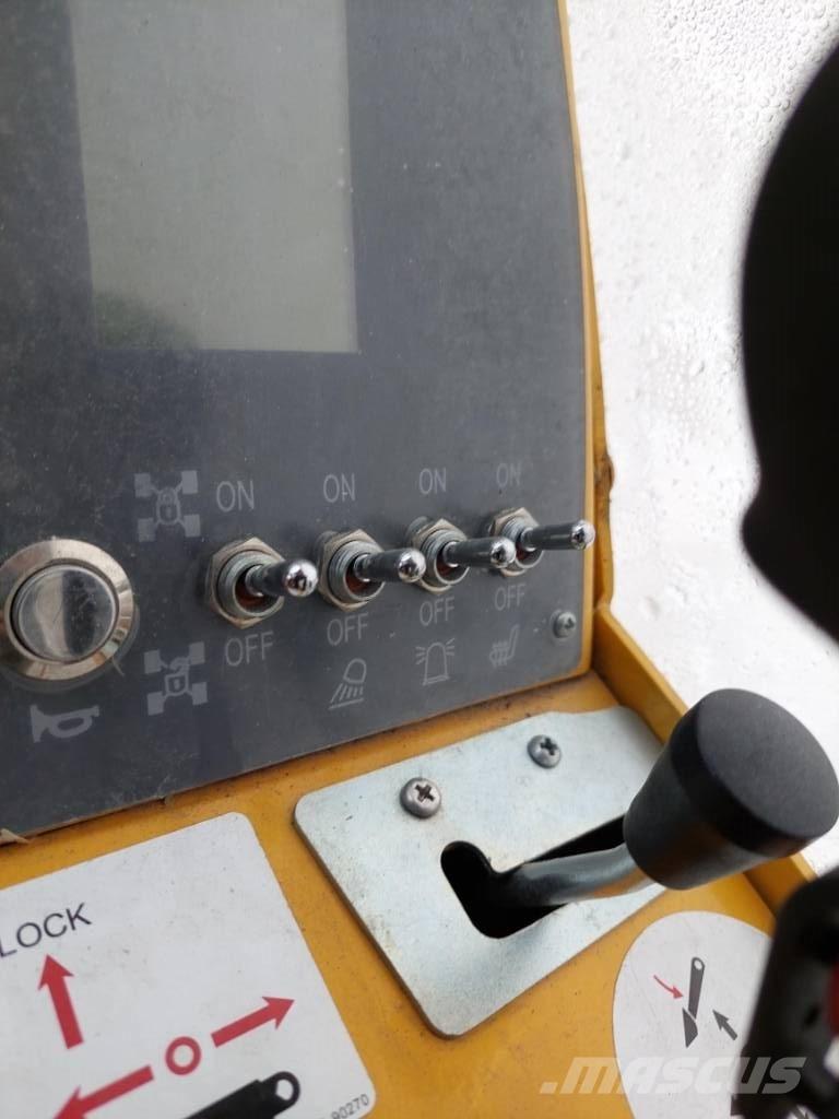  Maxload 950 لوادر متعددة الأغراض