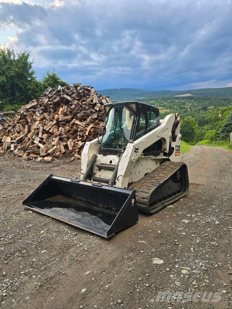 Bobcat T 320 لوادر انزلاقية التوجيه