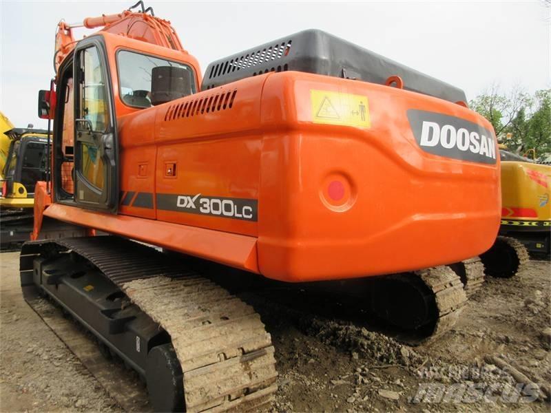 Doosan DX 300 LC حفارات زحافة