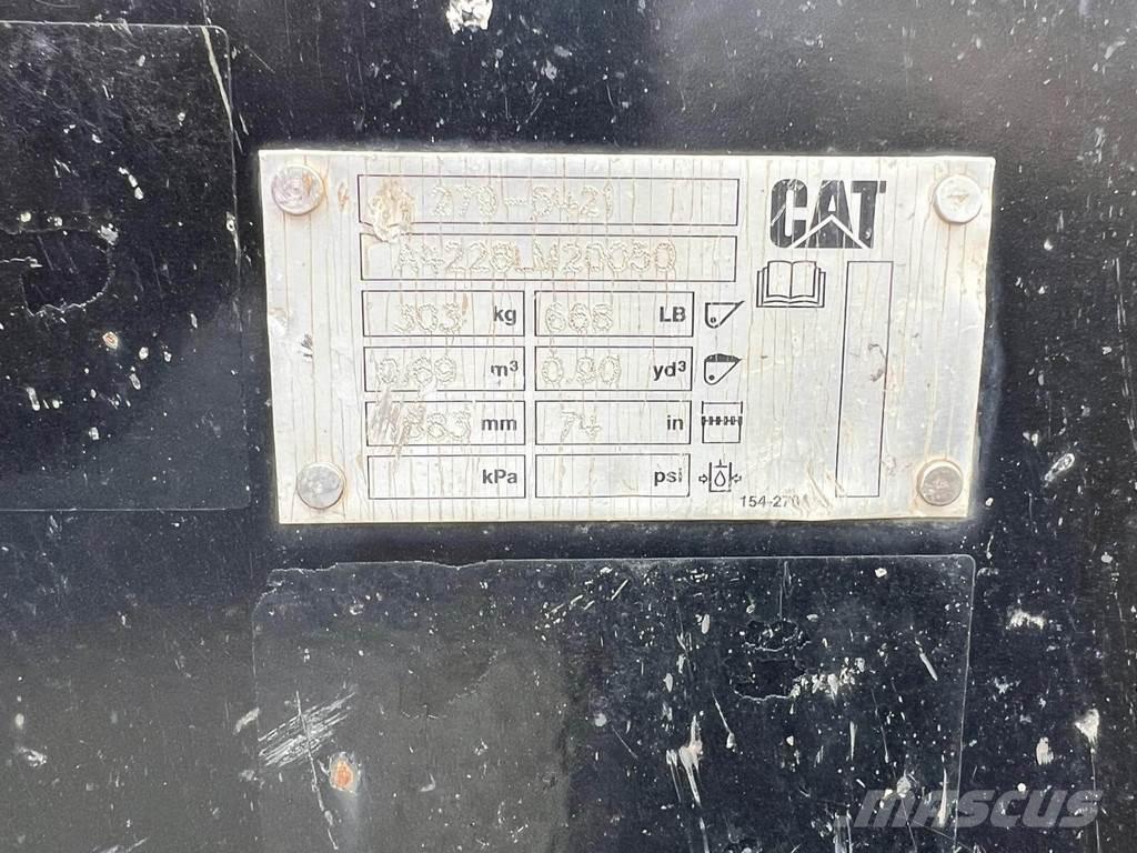 CAT 226D لوادر انزلاقية التوجيه