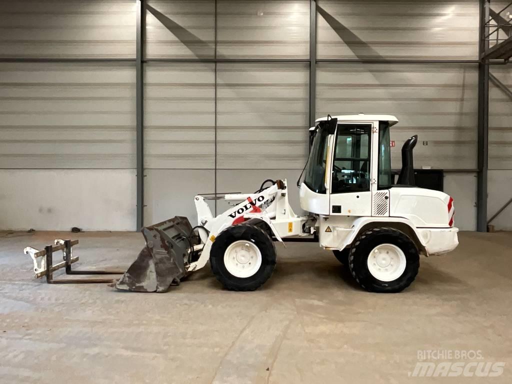 Volvo L 30 G لوادر بعجل