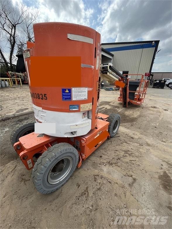 JLG E 300 AJP رافعات مقصية الشكل