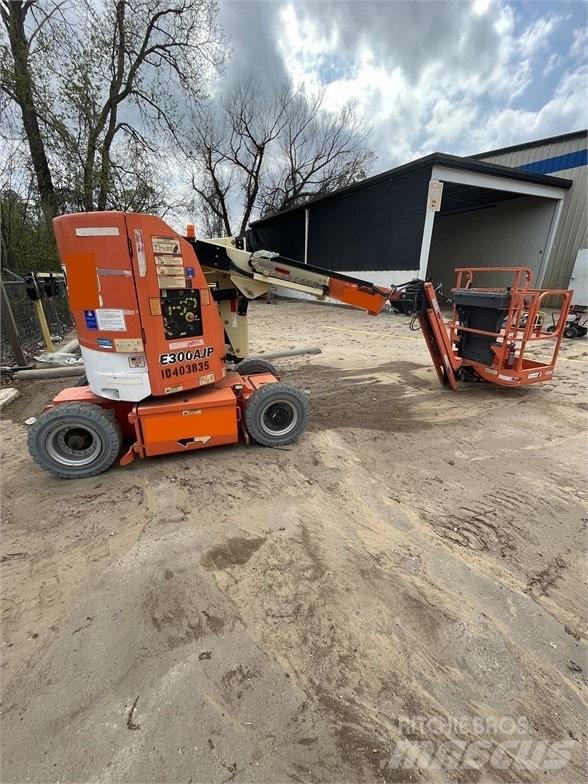 JLG E 300 AJP رافعات مقصية الشكل