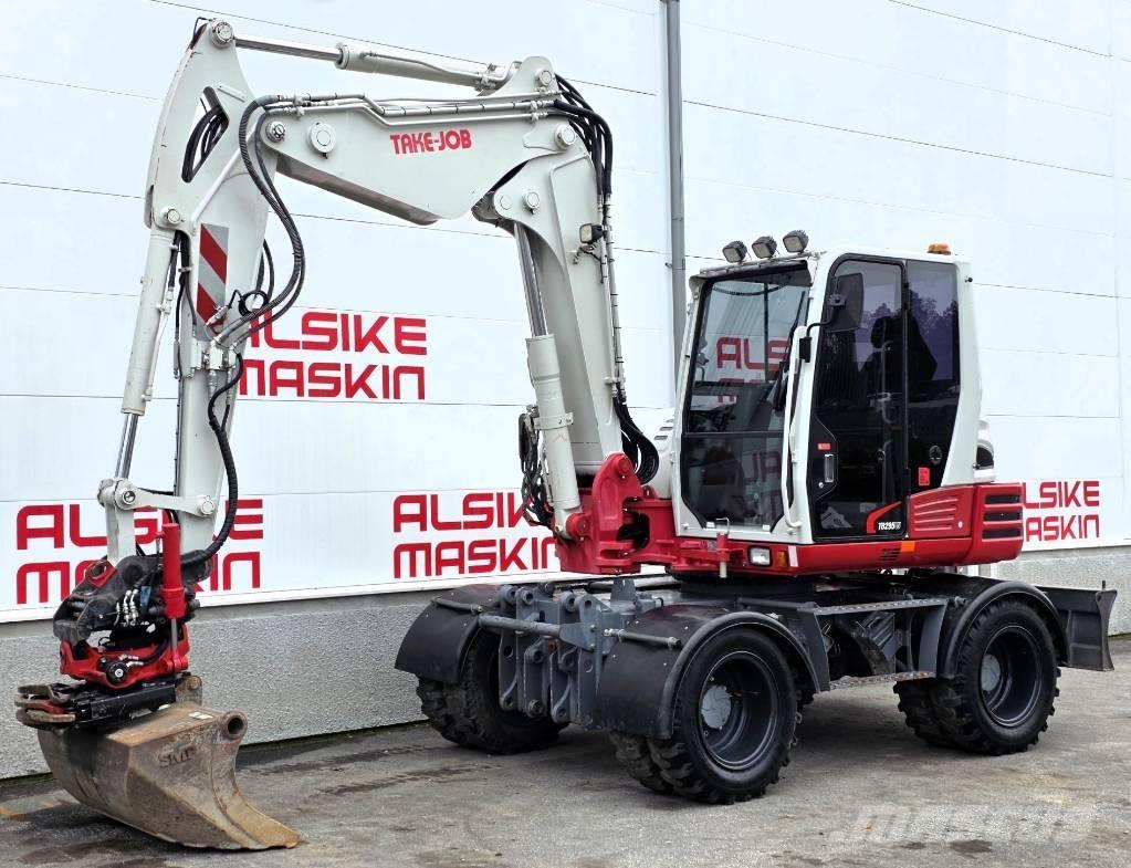 Takeuchi TB 295 W حفارات بعجل