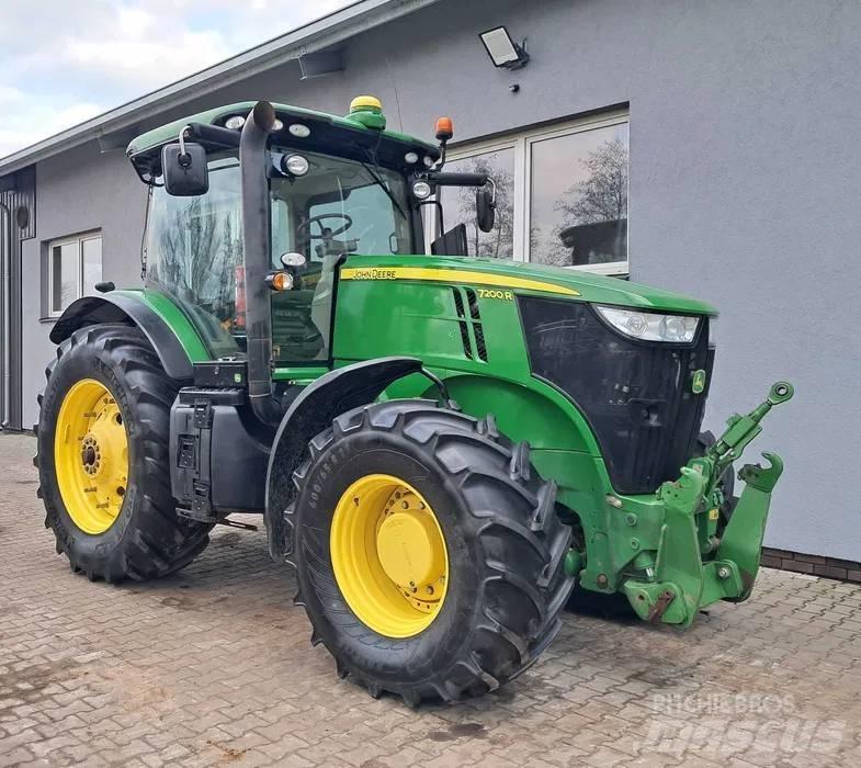 John Deere 7200 R الجرارات
