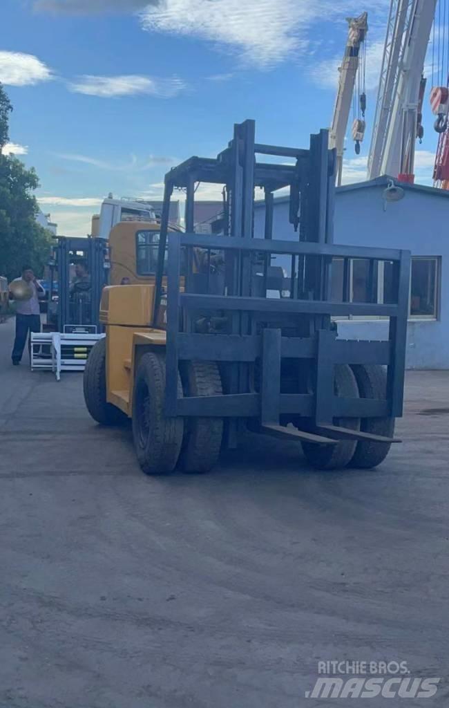 Komatsu 10 Ton شاحنات الديزل