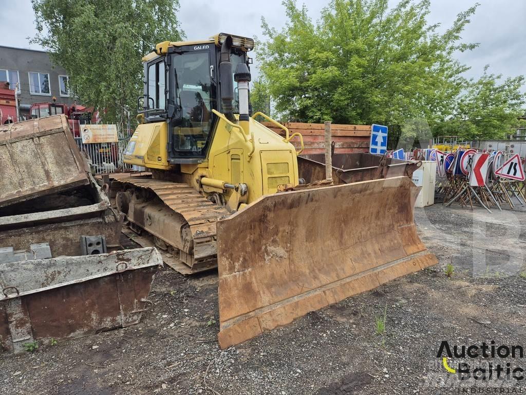 Komatsu D51EX-22 بلدوزرات مجنزرة