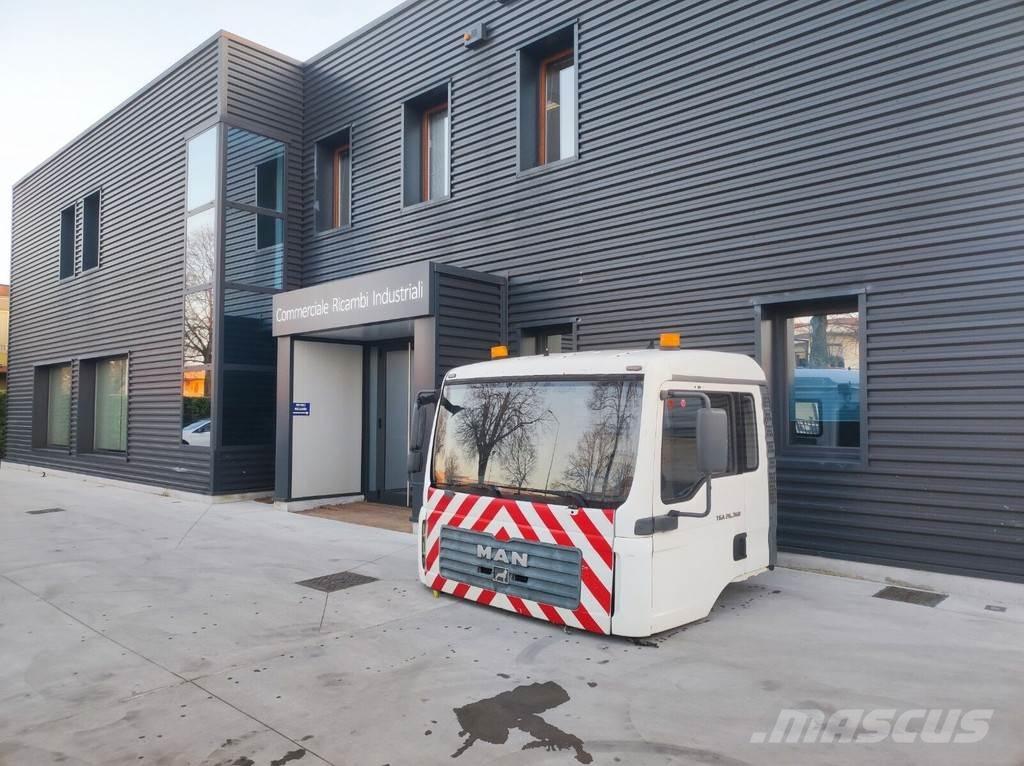 MAN MEDIUM كابينة والداخلية