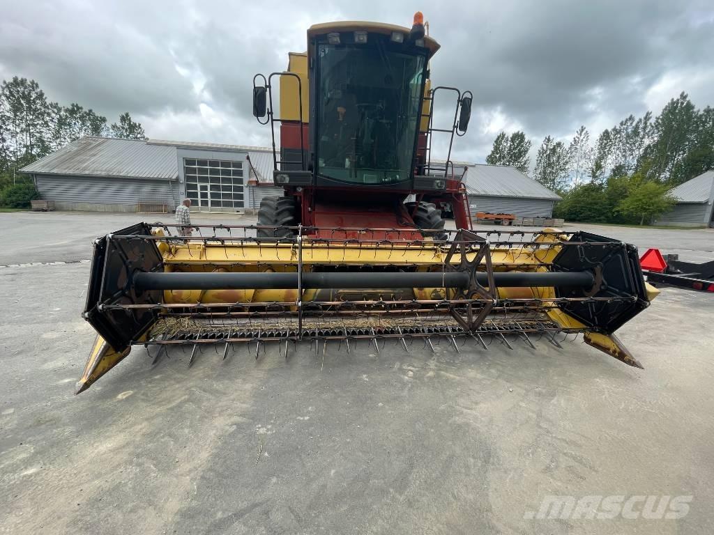 New Holland L520 حصادات