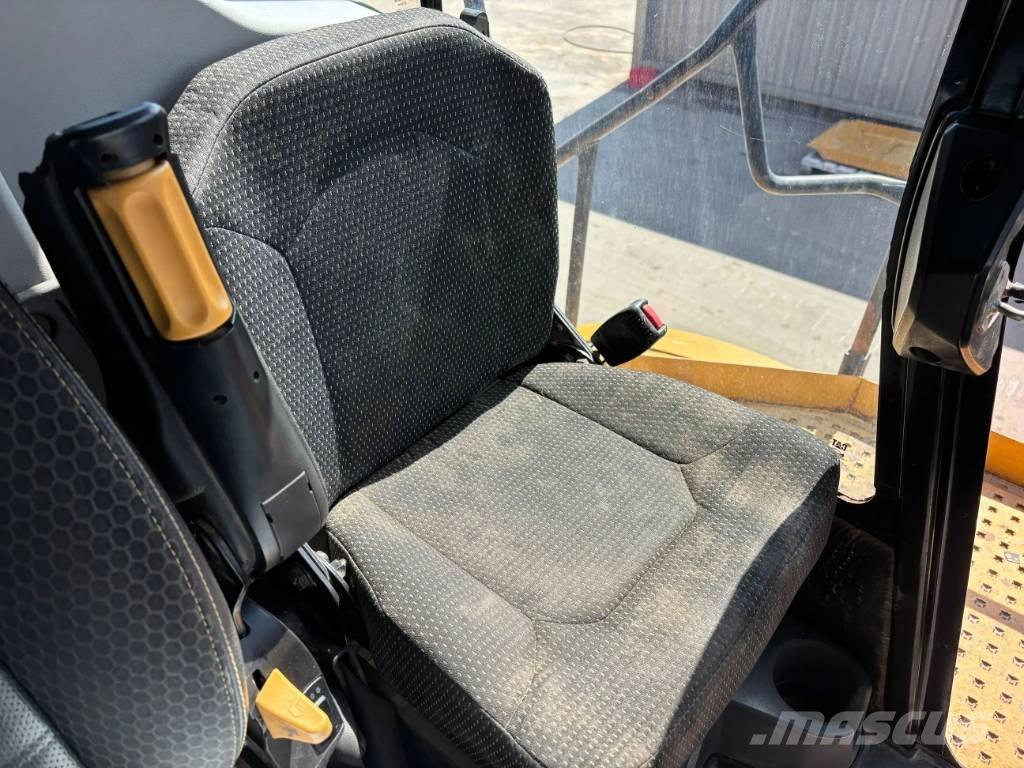 CAT 745 04A ساحبات مفصلية