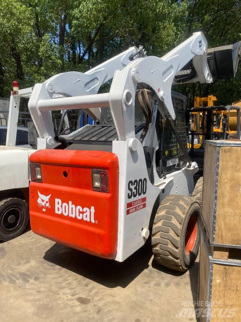 Bobcat S 300 لوادر انزلاقية التوجيه