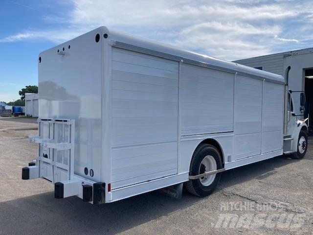 Freightliner M2 شاحنات نقل المشروبات