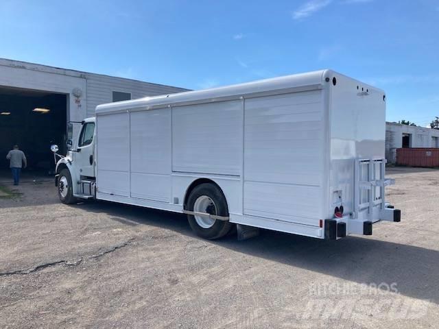 Freightliner M2 شاحنات نقل المشروبات
