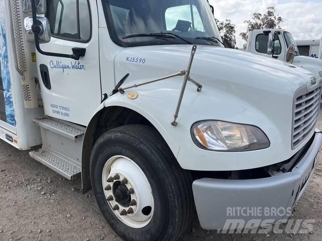 Freightliner M2 شاحنات نقل المشروبات