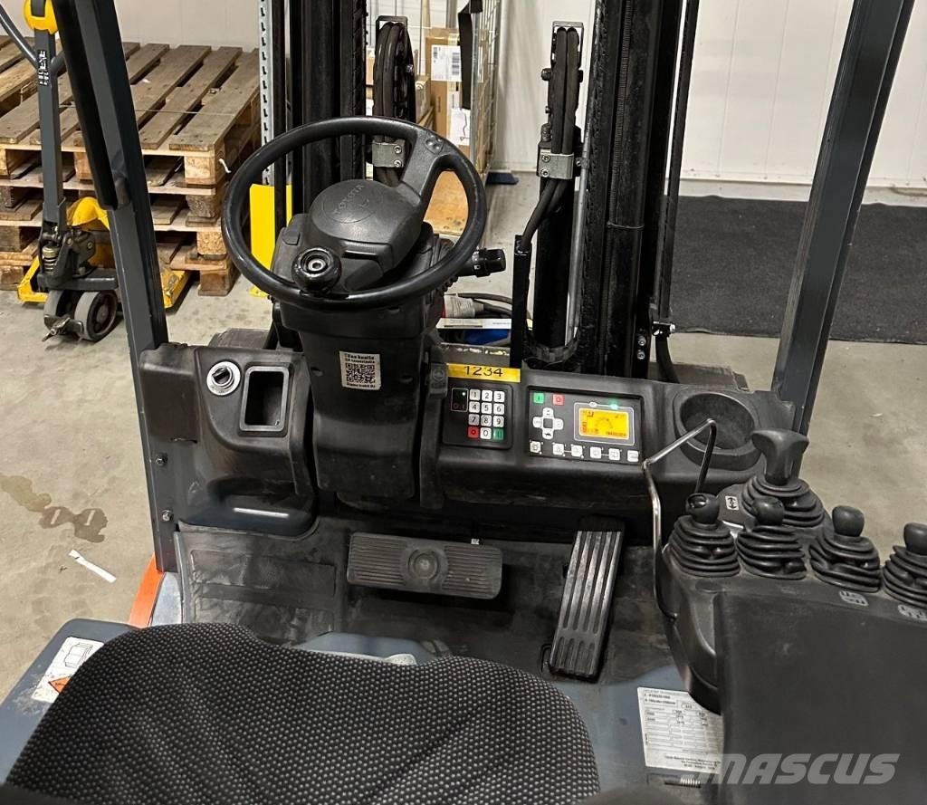 Toyota 8 FBE 18 شاحنات ذات رافعات شوكية تعمل بالكهرباء