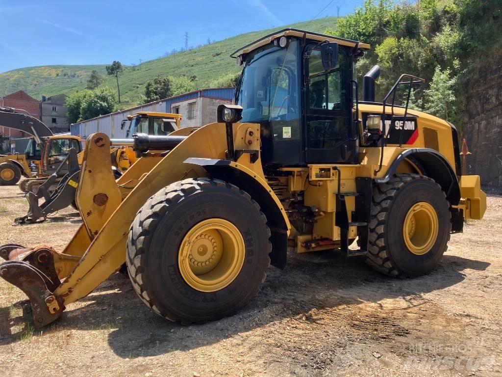 CAT 950 M لوادر بعجل