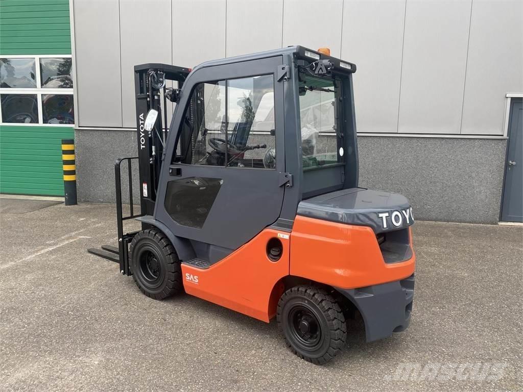 Toyota 52-8FDF25 شاحنات الديزل