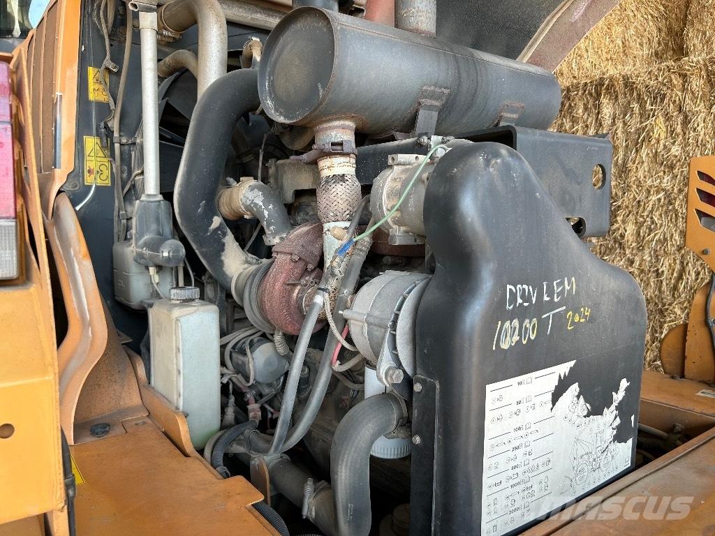 CASE 821 E لوادر بعجل