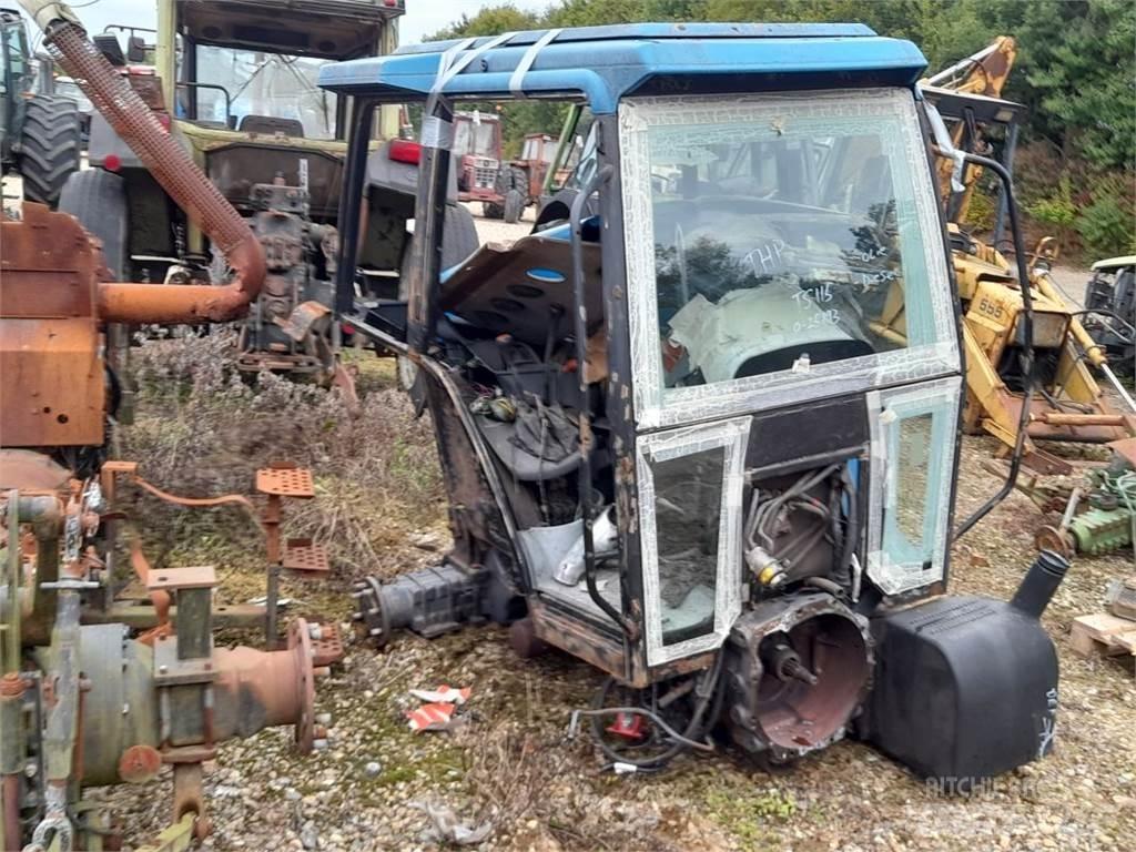 New Holland TS115 الجرارات