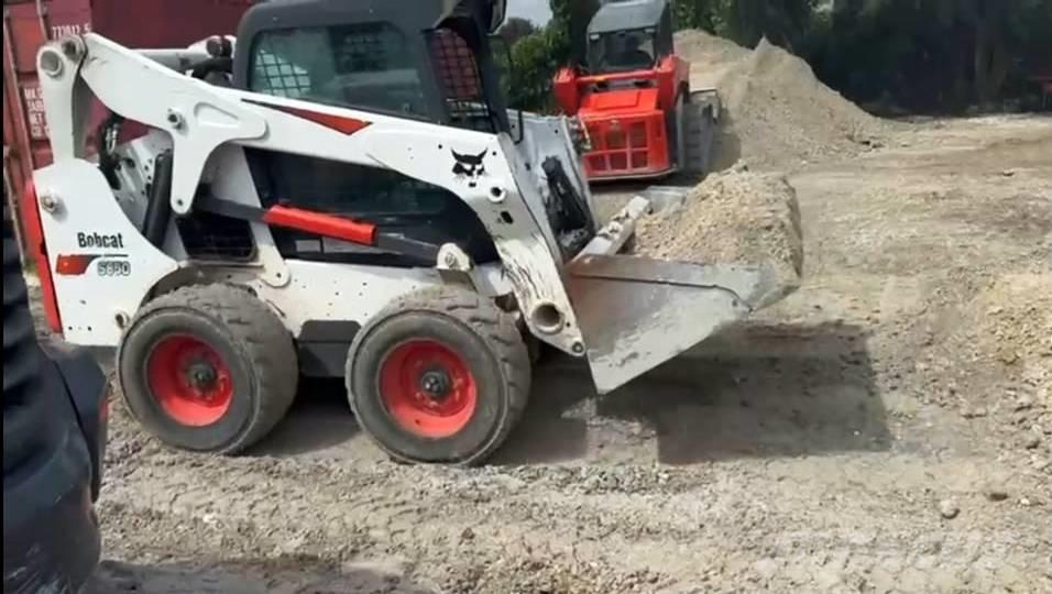 Bobcat S650 لوادر انزلاقية التوجيه