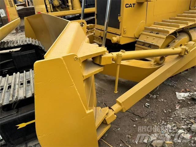 CAT D 8 R بلدوزرات مجنزرة