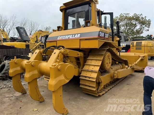 CAT D 8 R بلدوزرات مجنزرة