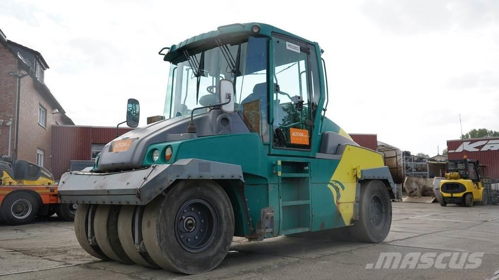 Hamm GRW 280-16 مداحل ذات إطارات هوائية