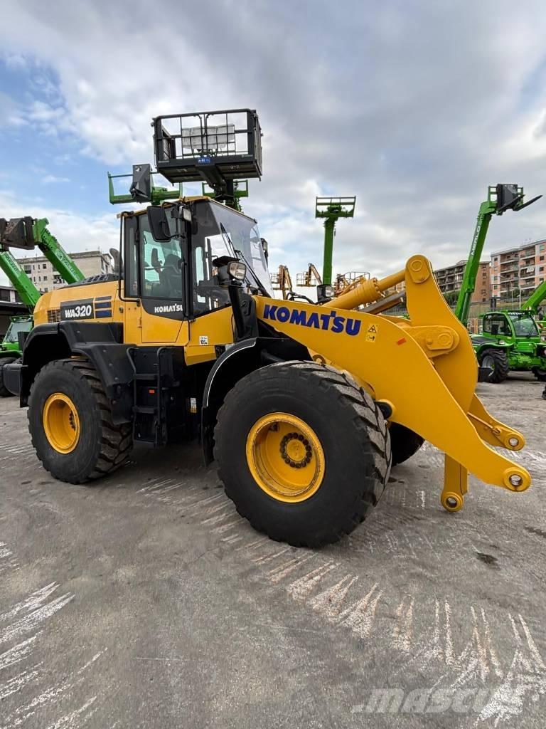 Komatsu WA 320-8 لوادر بعجل