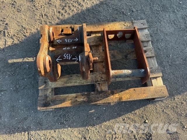 JCB QUICK COUPLERS موصلات سريعة