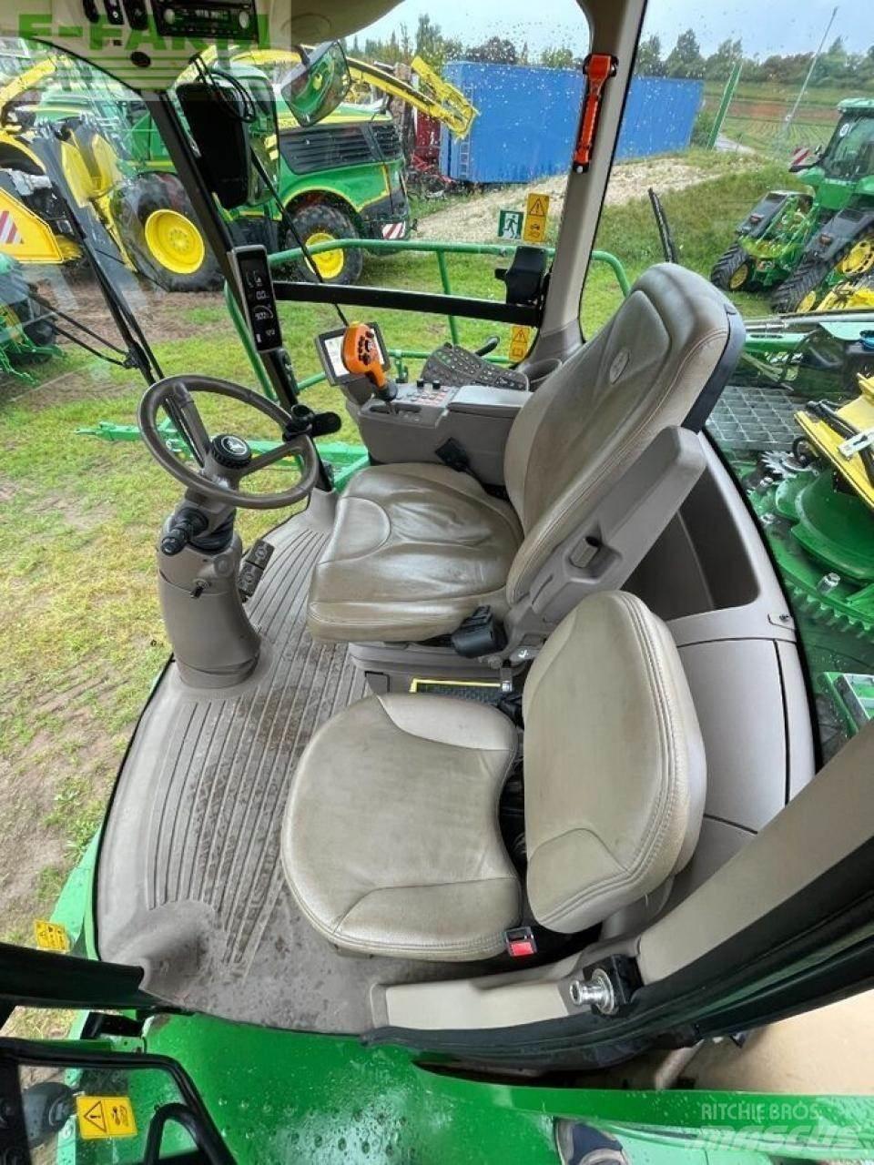 John Deere 8600 علافات ذاتية الدفع