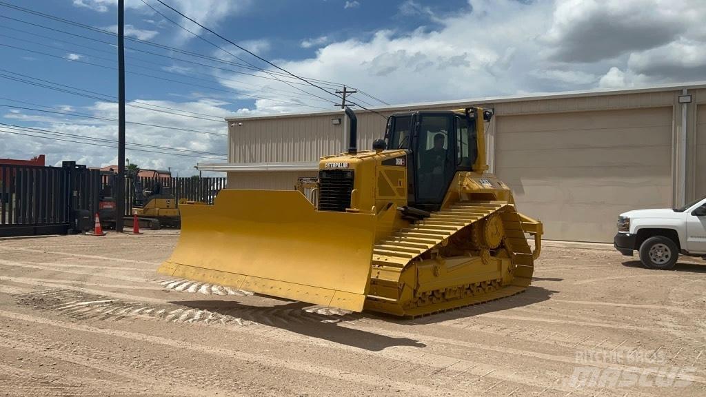 CAT D 6 N LGP بلدوزرات مجنزرة
