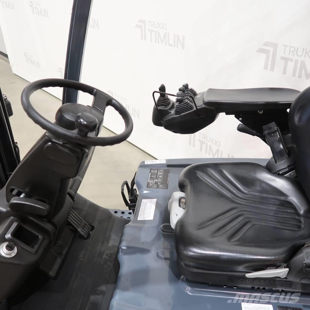 Toyota 8FBE20T شاحنات ذات رافعات شوكية تعمل بالكهرباء