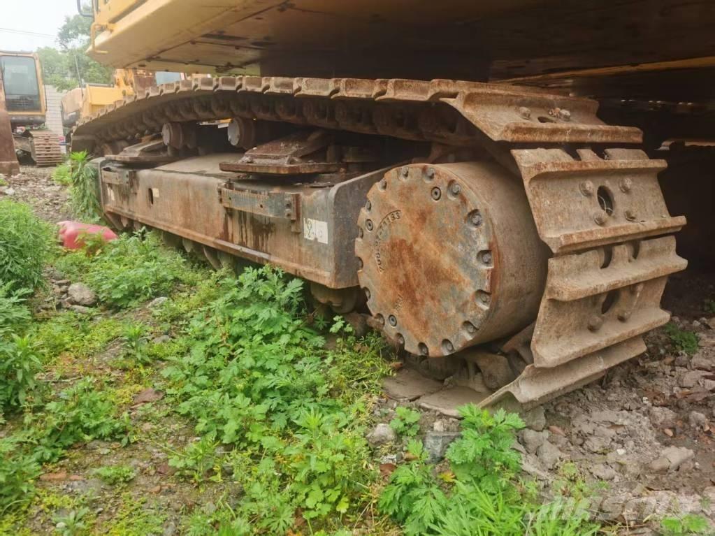 Komatsu PC 450-8 حفارات زحافة