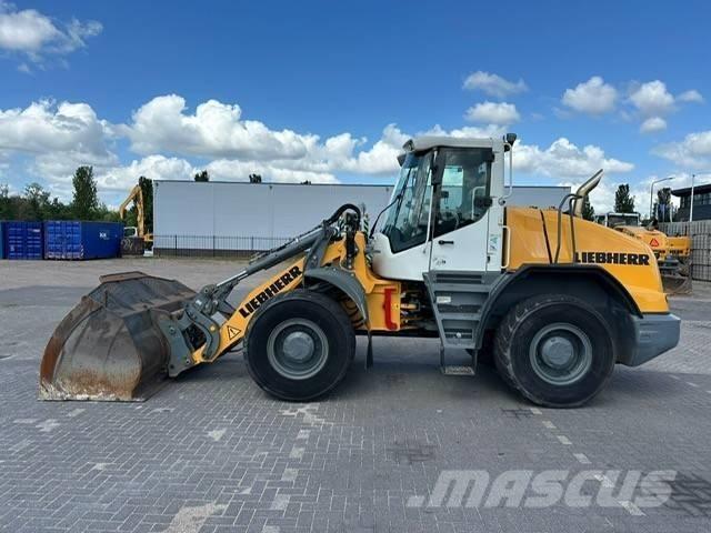 Liebherr L 538 لوادر بعجل