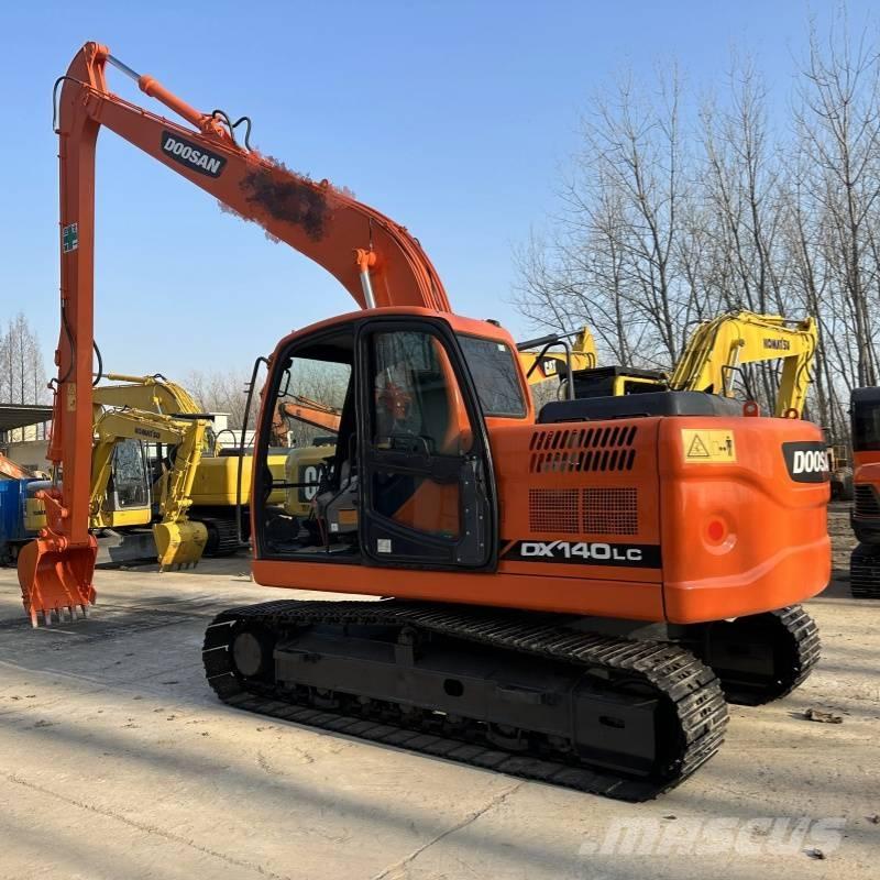 Doosan DX 140 حفارات وسط 7 طن - 12 طن