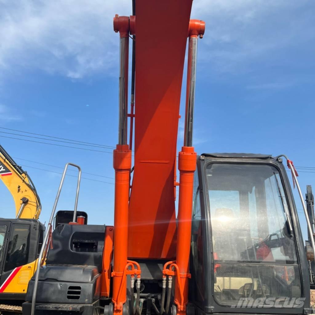Hitachi ZX 240 حفارات زحافة