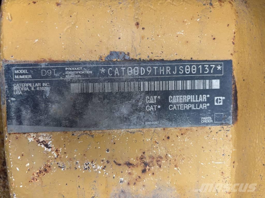 CAT D 9 T بلدوزرات مجنزرة