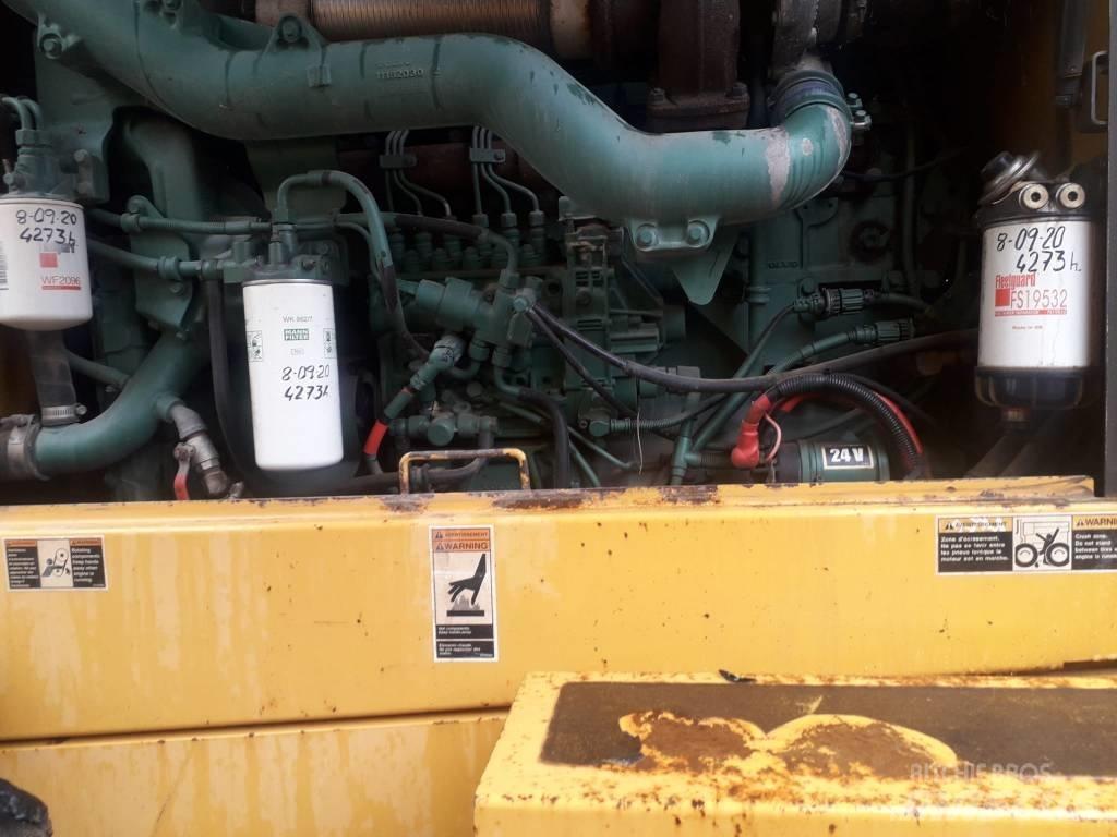 Volvo G 780 B معدات تمهيد الطرق